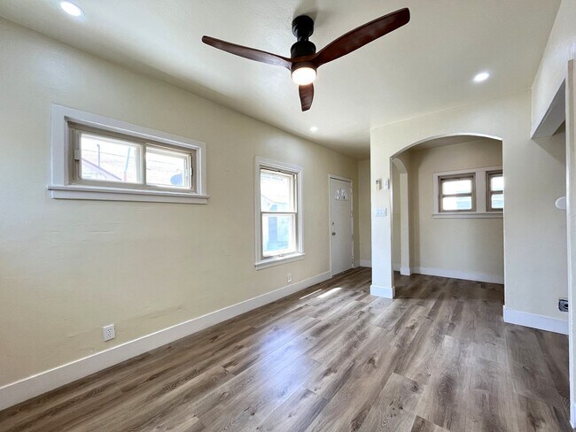Building Photo - Just Listed! 1B/1B Newly Remodeled Unit