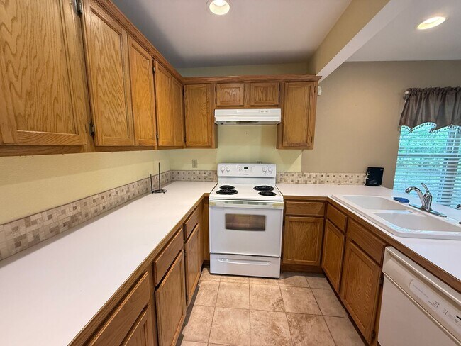 Building Photo - Kellysville 2 bedroom Plenty of Parking, Large fenced yard