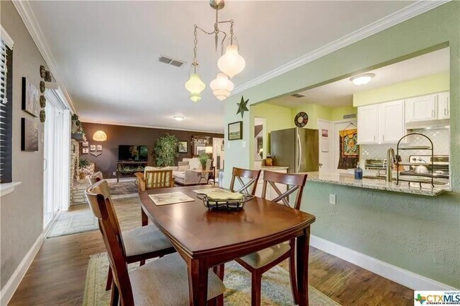 Building Photo - 13218 Villa Park Dr