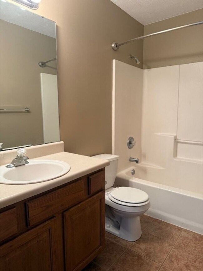 Building Photo - PRE-LEASING! 3 Bedroom in Battlefield