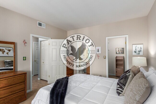 Building Photo - 9708 E Vía Linda