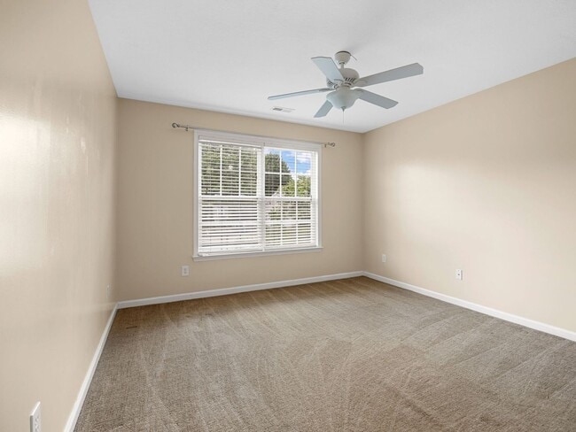 Building Photo - Charming Single-Level 3 BR, 2 BA Home with...