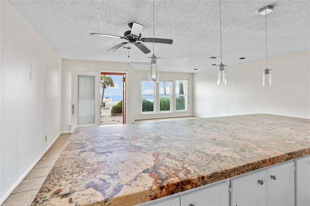 Building Photo - 8416 Seawall Blvd