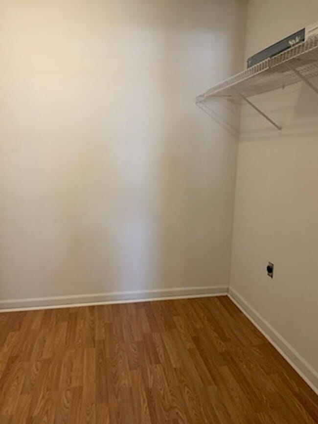 Building Photo - 137 Hardwood Way