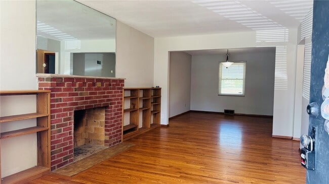 Building Photo - 9319 Aster Ave