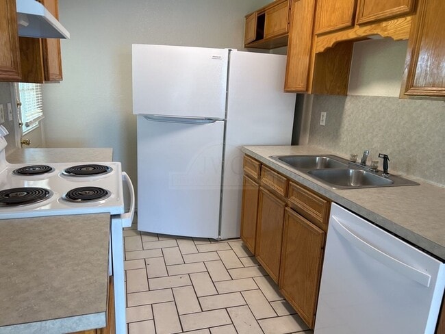 Building Photo - 902 McDaniel Cir