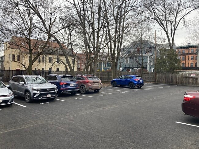 Building Photo - 15 Trowbridge St