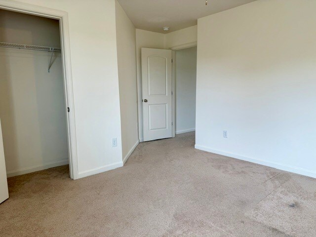 Building Photo - 168 Columbia Dr