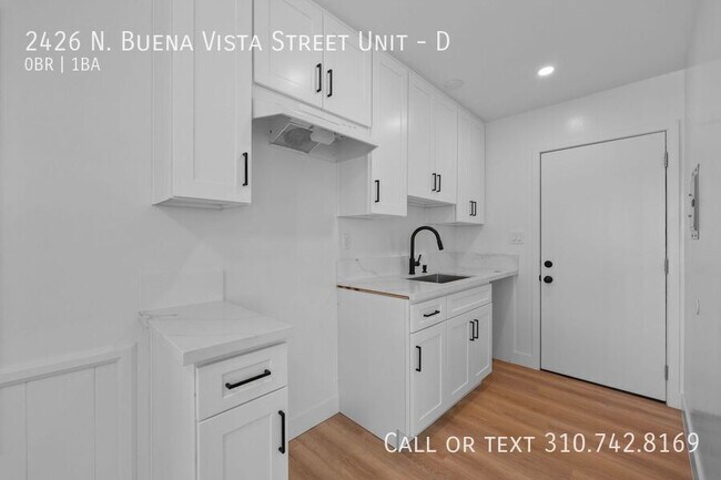 Building Photo - 2426 N Buena Vista St