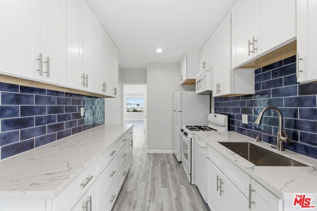 Building Photo - 6314 Primrose Ave