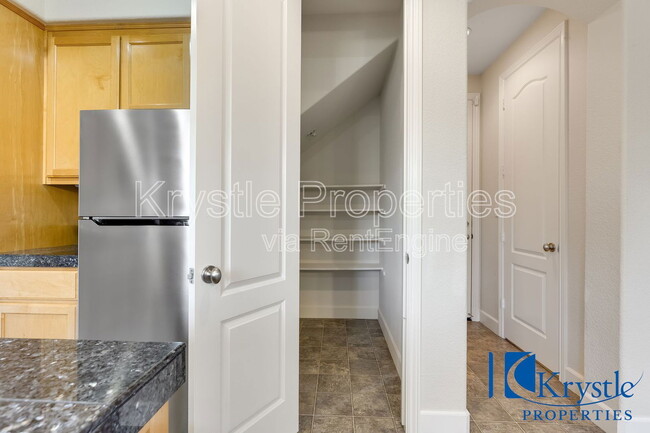 Building Photo - 6335 Newhaven Ln