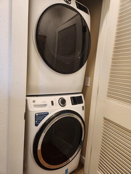 Building Photo - 7727 N Kellogg St