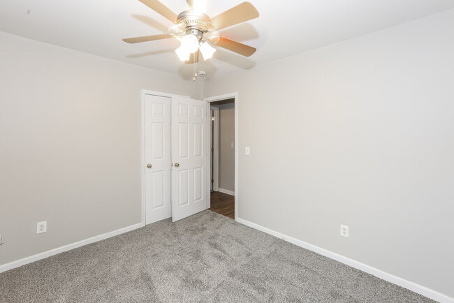 Building Photo - 5207 Hildreth Court