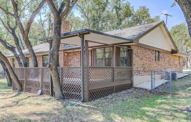 Building Photo - 804 Cielo Dr