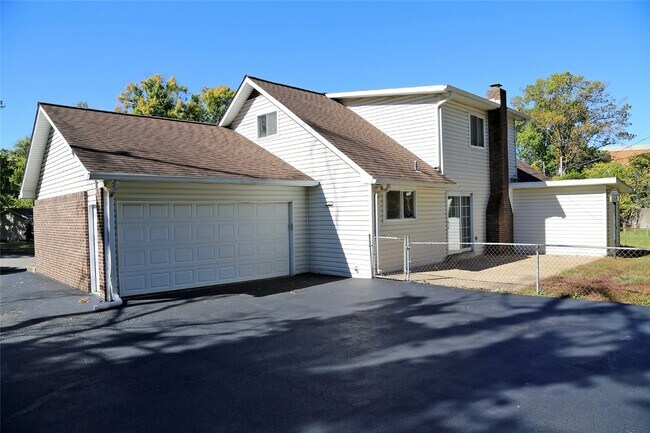 Building Photo - 12901 Fernway Ln