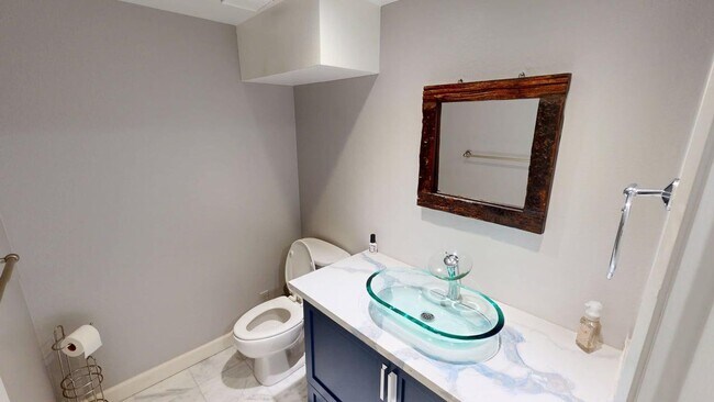 Building Photo - Stunning Bayfront 2/2.5 Condo in Montego Court