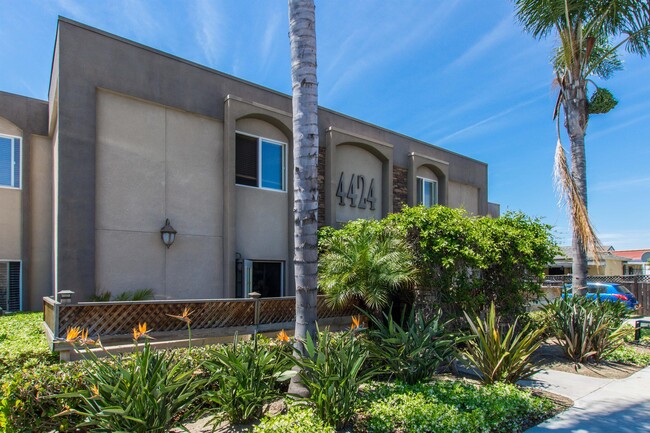Building Photo - 4424 Altadena Ave