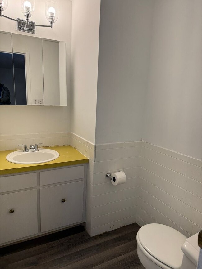 Building Photo - 2 Bedroom | 1.5 Bath | Located in Springfield!