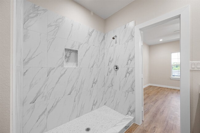 Building Photo - 9409 Clinton Dr