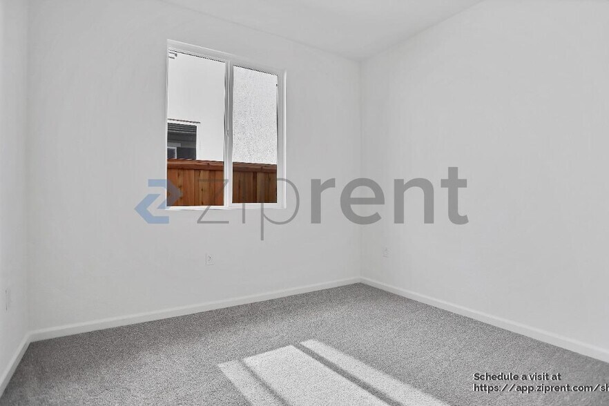 Building Photo - 15474 Hedges Dr