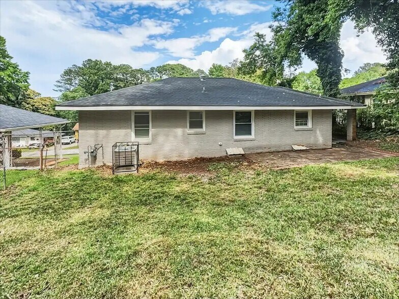 Building Photo - 1200 Golf View Ln
