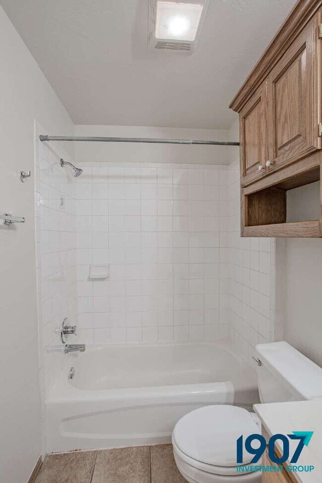 Building Photo - Elegant and Spacious 3-Bedroom Home in Edm...