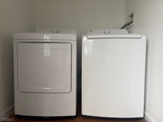 Building Photo - 194 Jerome Pl