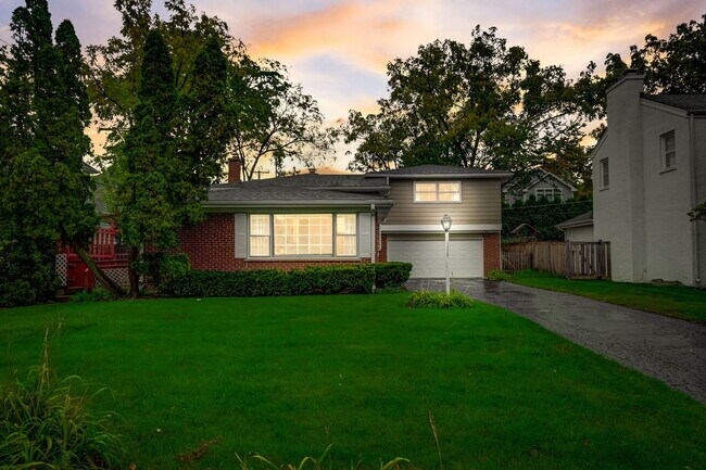 Building Photo - 1326 Meadow Ln