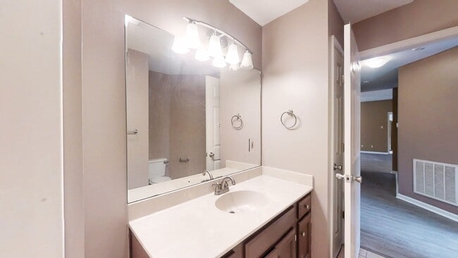 Building Photo - Highly Desirable 3-Bedroom Home with Modern Comforts.