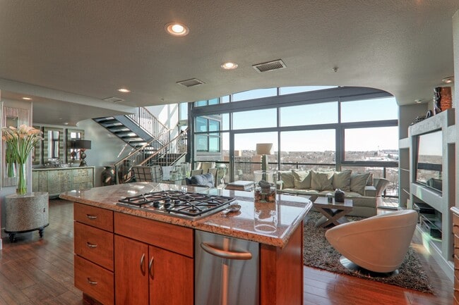 Building Photo - Fully Furnished Penthouse in Citywalk Downtown.  Short term okay