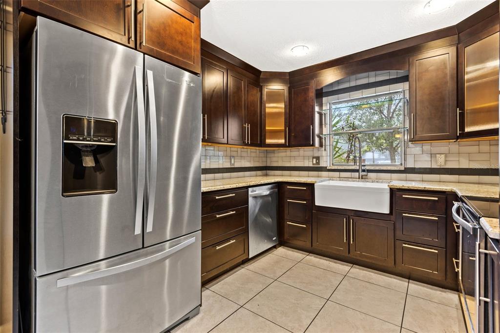 Stainless appliances - 6396 27th St N