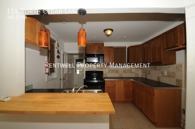 Building Photo - 114 N Cedar Ln