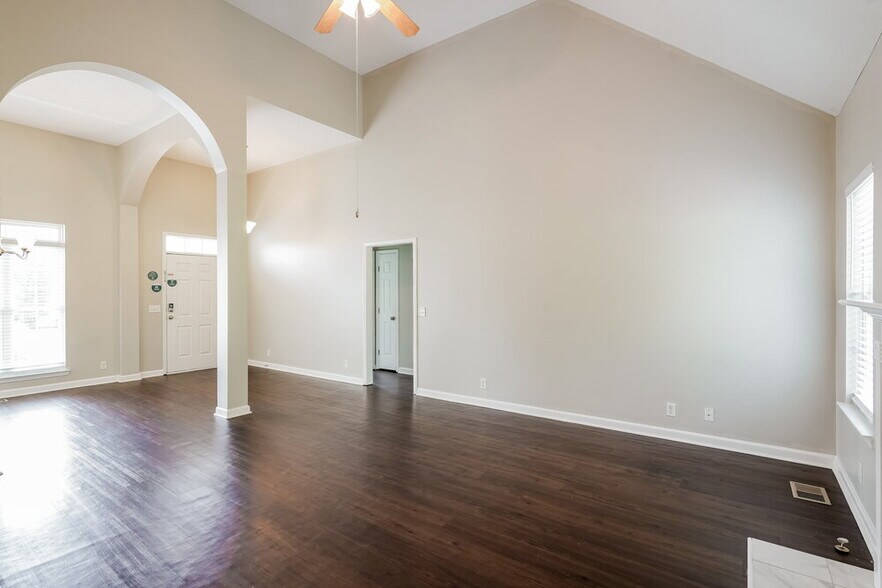 Building Photo - 2178 Loudenslager Dr
