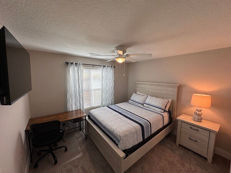 Building Photo - 680 6th Ave NE