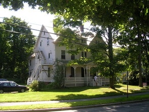 Building Photo - 107 E Pleasant St