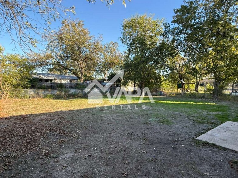 Building Photo - 9226 Nagel St