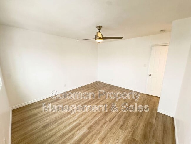 Building Photo - 3327 1/2 Polk Ave