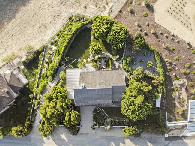 Building Photo - 6363 ZUMIREZ Dr