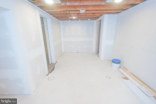 Building Photo - 203 Girard Rd N