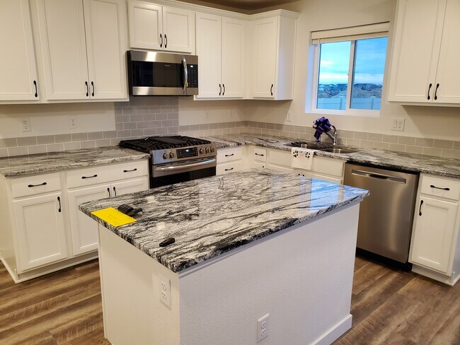 Kitchen Island - 17761 Jackson Ridge Way