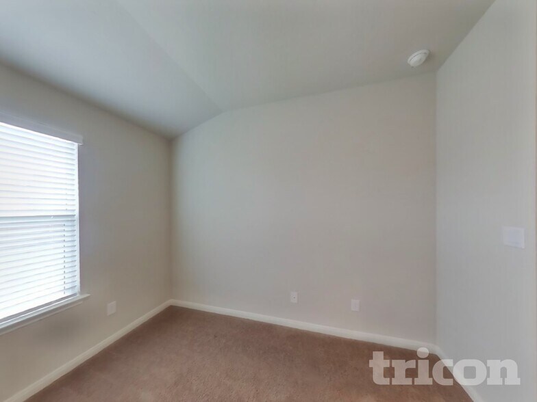 Building Photo - 13538 Paxton Blvd