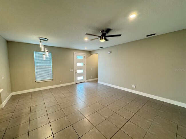 Building Photo - 13 Zinnia Ln