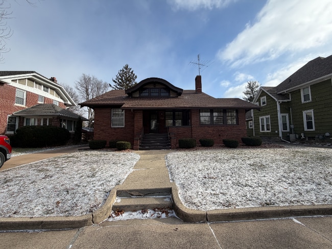 Building Photo - 1155 N Cherry St