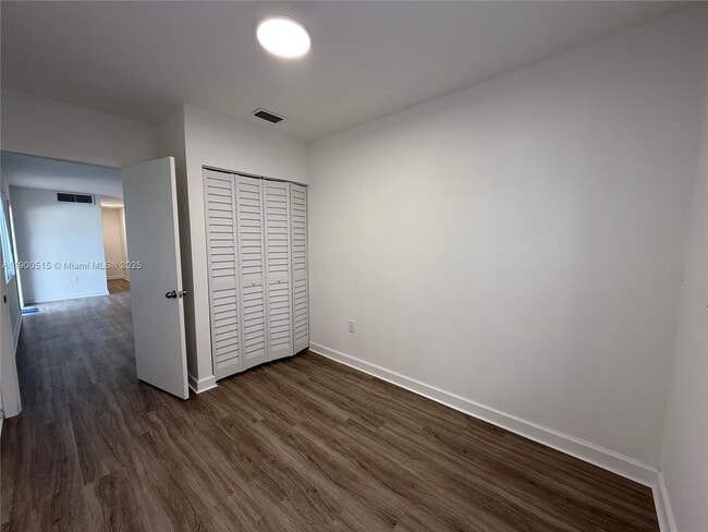 Building Photo - 1120 NW 32nd Ct
