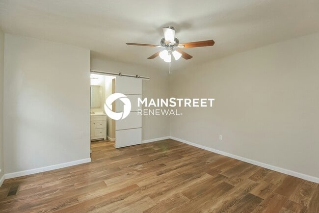 Building Photo - 3 Bedroom Pet-Friendly Home in Oklahoma City, OK with Main Street Renewal