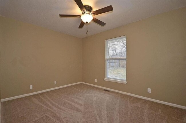Building Photo - 6130 NE Vivion Rd
