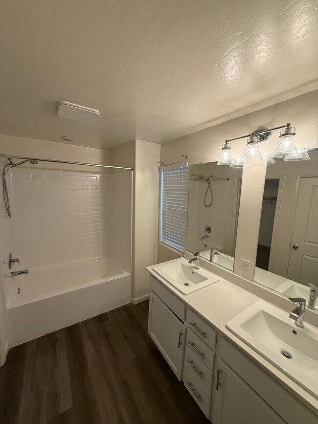 Building Photo - Beautiful 4BD/3BA Single-Family Home Solar, Battery Backup & Move-In Ready