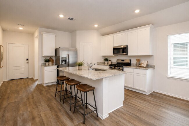 Building Photo - 3027 Lake Crest Dr