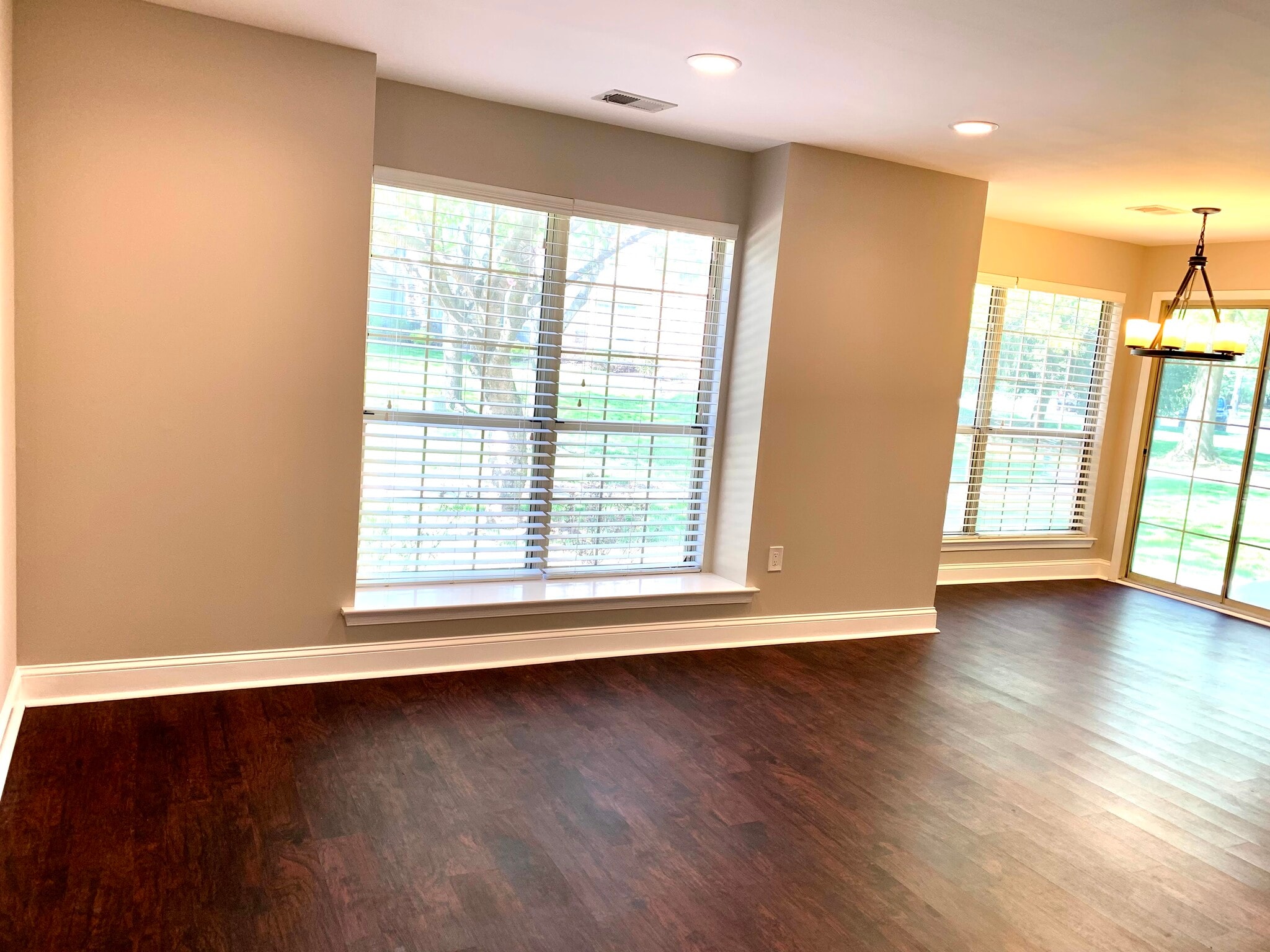 Building Photo - 1109 Foxmeadow Dr