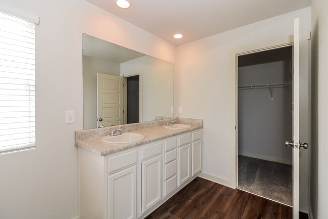 Building Photo - 5564 Cathwick Trce